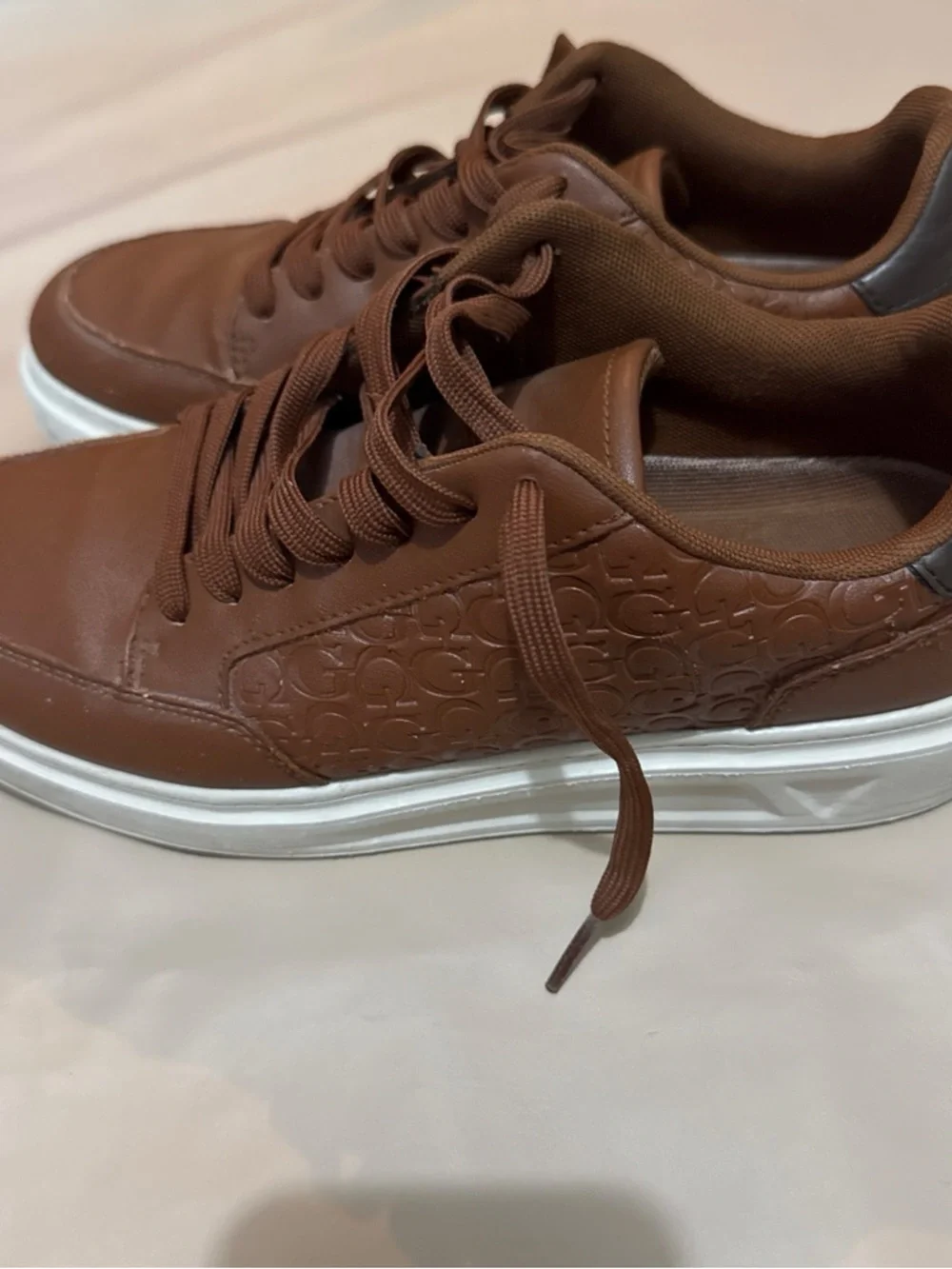 Guess Men's Brown Low-Top Lace-Up Sneakers